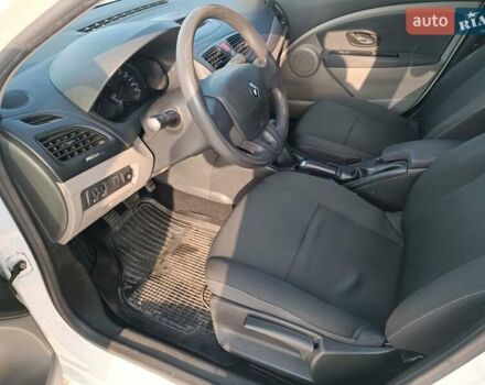 Белый Рено Флюенс, объемом двигателя 1.6 л и пробегом 153 тыс. км за 6299 $, фото 14 на Automoto.ua