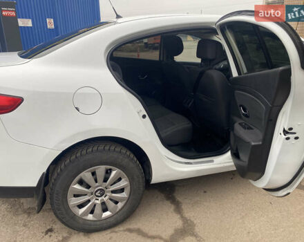 Белый Рено Флюенс, объемом двигателя 1.46 л и пробегом 295 тыс. км за 5600 $, фото 12 на Automoto.ua