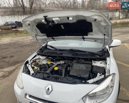 Белый Рено Флюенс, объемом двигателя 1.46 л и пробегом 295 тыс. км за 5600 $, фото 17 на Automoto.ua