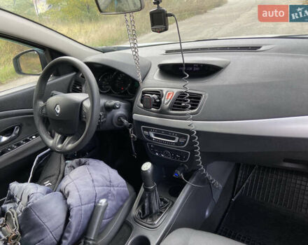 Белый Рено Флюенс, объемом двигателя 1.5 л и пробегом 290 тыс. км за 5400 $, фото 24 на Automoto.ua