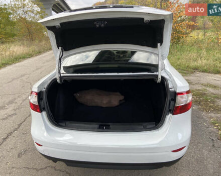 Белый Рено Флюенс, объемом двигателя 1.5 л и пробегом 290 тыс. км за 5400 $, фото 17 на Automoto.ua