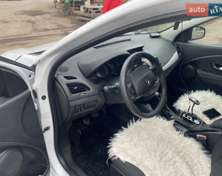 Белый Рено Флюенс, объемом двигателя 1.46 л и пробегом 295 тыс. км за 5600 $, фото 11 на Automoto.ua