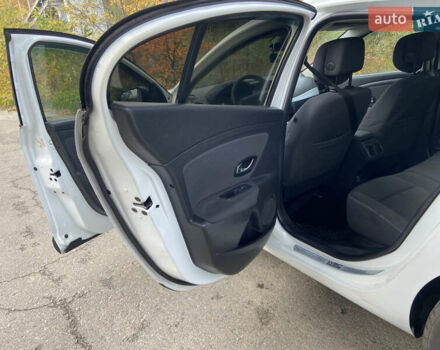 Белый Рено Флюенс, объемом двигателя 1.5 л и пробегом 290 тыс. км за 5400 $, фото 14 на Automoto.ua