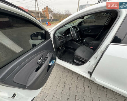 Білий Рено Флюенс, об'ємом двигуна 1.46 л та пробігом 250 тис. км за 6350 $, фото 9 на Automoto.ua