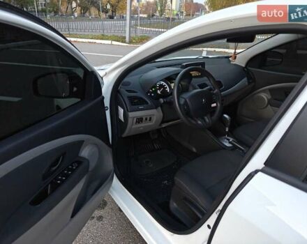 Рено Флюенс 2011 в Харькове на Automoto.ua Белый Рено Флюенс, объемом двигателя 0 л и пробегом 120 тыс. км за 5500 $, фото 26 на Automoto.ua