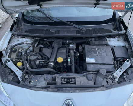 Белый Рено Флюенс, объемом двигателя 1.46 л и пробегом 300 тыс. км за 3800 $, фото 4 на Automoto.ua