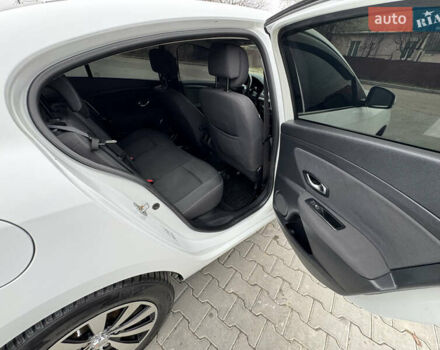 Білий Рено Флюенс, об'ємом двигуна 1.46 л та пробігом 250 тис. км за 6350 $, фото 13 на Automoto.ua