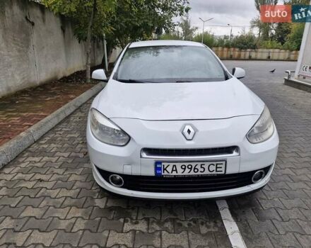 Белый Рено Флюенс, объемом двигателя 2 л и пробегом 163 тыс. км за 4500 $, фото 1 на Automoto.ua