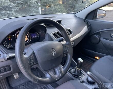 Белый Рено Флюенс, объемом двигателя 1.5 л и пробегом 250 тыс. км за 5100 $, фото 6 на Automoto.ua