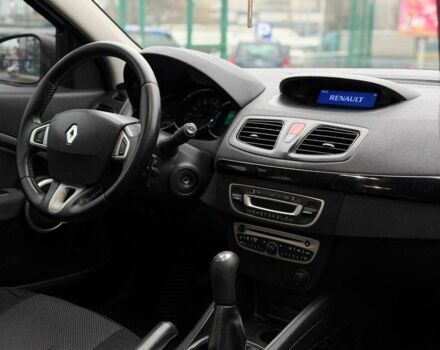 Белый Рено Флюенс, объемом двигателя 1.6 л и пробегом 220 тыс. км за 5100 $, фото 13 на Automoto.ua