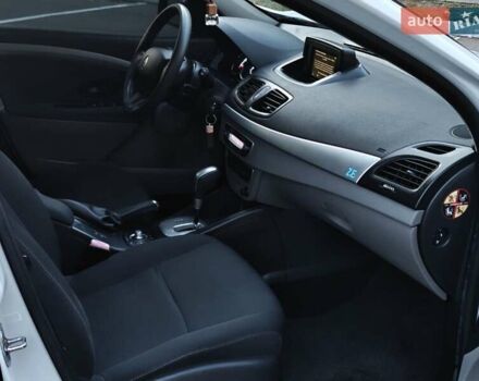 Рено Флюенс 2011 в Харькове на Automoto.ua Белый Рено Флюенс, объемом двигателя 0 л и пробегом 120 тыс. км за 5500 $, фото 2 на Automoto.ua