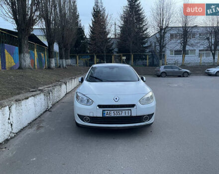 Белый Рено Флюенс, объемом двигателя 1.46 л и пробегом 300 тыс. км за 3800 $, фото 1 на Automoto.ua
