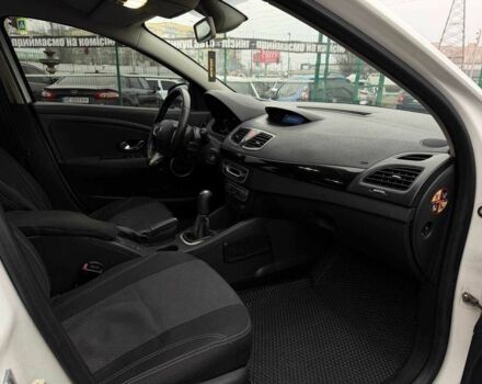 Белый Рено Флюенс, объемом двигателя 1.6 л и пробегом 220 тыс. км за 5100 $, фото 15 на Automoto.ua