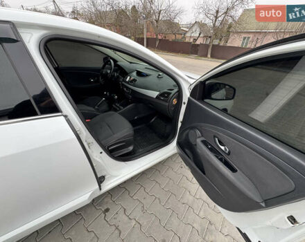 Білий Рено Флюенс, об'ємом двигуна 1.46 л та пробігом 250 тис. км за 6350 $, фото 14 на Automoto.ua