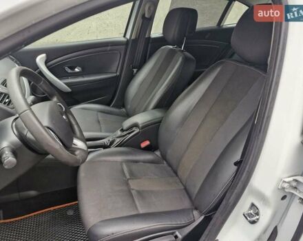 Белый Рено Флюенс, объемом двигателя 2 л и пробегом 163 тыс. км за 4200 $, фото 2 на Automoto.ua