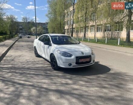 Белый Рено Флюенс, объемом двигателя 0 л и пробегом 135 тыс. км за 3900 $, фото 1 на Automoto.ua