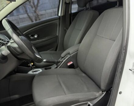 Белый Рено Флюенс, объемом двигателя 1.6 л и пробегом 170 тыс. км за 5800 $, фото 10 на Automoto.ua