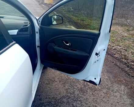 Белый Рено Флюенс, объемом двигателя 1.5 л и пробегом 28000 тыс. км за 5999 $, фото 6 на Automoto.ua