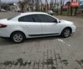 Белый Рено Флюенс, объемом двигателя 1.6 л и пробегом 234 тыс. км за 6200 $, фото 1 на Automoto.ua