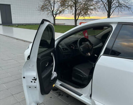 Белый Рено Флюенс, объемом двигателя 0 л и пробегом 111 тыс. км за 11500 $, фото 1 на Automoto.ua