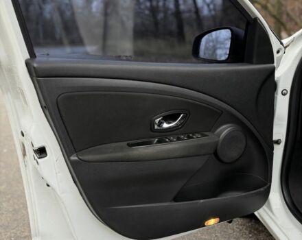 Белый Рено Флюенс, объемом двигателя 1.6 л и пробегом 170 тыс. км за 5800 $, фото 11 на Automoto.ua