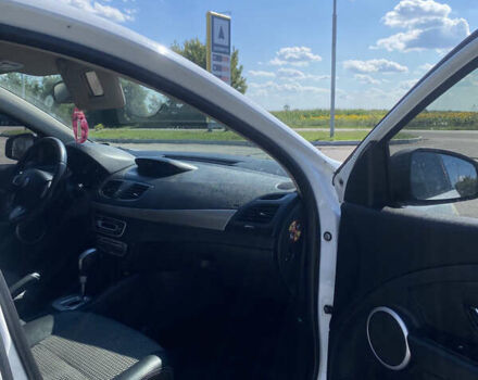 Белый Рено Флюенс, объемом двигателя 1.6 л и пробегом 258 тыс. км за 7000 $, фото 7 на Automoto.ua