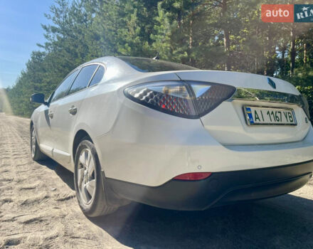 Белый Рено Флюенс, объемом двигателя 0 л и пробегом 137 тыс. км за 4200 $, фото 2 на Automoto.ua