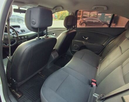 Белый Рено Флюенс, объемом двигателя 1.5 л и пробегом 390 тыс. км за 5300 $, фото 6 на Automoto.ua