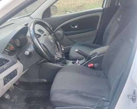 Белый Рено Флюенс, объемом двигателя 1.6 л и пробегом 218 тыс. км за 4499 $, фото 11 на Automoto.ua