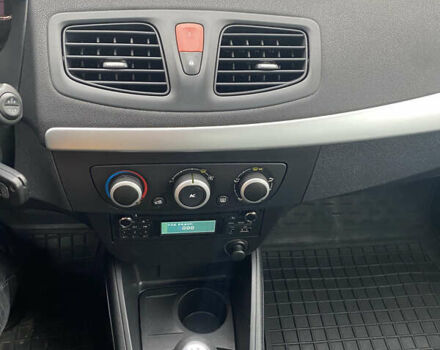 Белый Рено Флюенс, объемом двигателя 1.46 л и пробегом 198 тыс. км за 6500 $, фото 14 на Automoto.ua