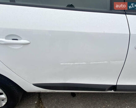 Белый Рено Флюенс, объемом двигателя 1.46 л и пробегом 198 тыс. км за 6500 $, фото 3 на Automoto.ua