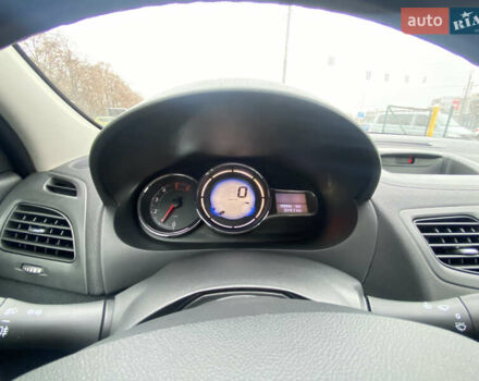 Белый Рено Флюенс, объемом двигателя 1.46 л и пробегом 198 тыс. км за 6500 $, фото 13 на Automoto.ua