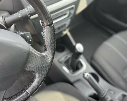 Рено Флюенс 2015 в Киеве на Automoto.ua Белый Рено Флюенс, объемом двигателя 1.6 л и пробегом 220 тыс. км за 7700 $, фото 8 на Automoto.ua