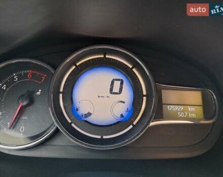 Белый Рено Флюенс, объемом двигателя 1.6 л и пробегом 176 тыс. км за 8300 $, фото 2 на Automoto.ua