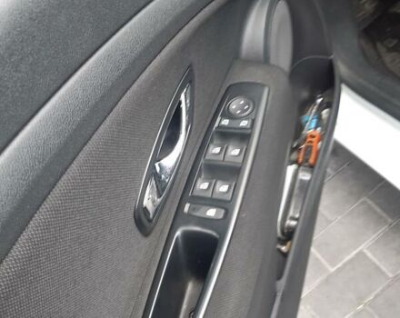 Белый Рено Флюенс, объемом двигателя 1.6 л и пробегом 176 тыс. км за 8300 $, фото 13 на Automoto.ua