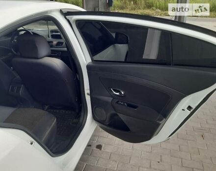 Белый Рено Флюенс, объемом двигателя 1.6 л и пробегом 176 тыс. км за 8300 $, фото 19 на Automoto.ua