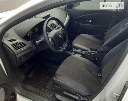 Белый Рено Флюенс, объемом двигателя 1.6 л и пробегом 176 тыс. км за 8300 $, фото 15 на Automoto.ua