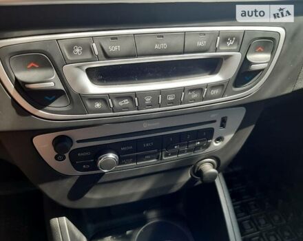 Белый Рено Флюенс, объемом двигателя 1.6 л и пробегом 176 тыс. км за 8300 $, фото 9 на Automoto.ua