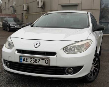 Белый Рено Флюенс, объемом двигателя 1.6 л и пробегом 220 тыс. км за 5100 $, фото 1 на Automoto.ua