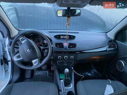 Білий Рено Флюенс, об'ємом двигуна 1.5 л та пробігом 245 тис. км за 6350 $, фото 1 на Automoto.ua