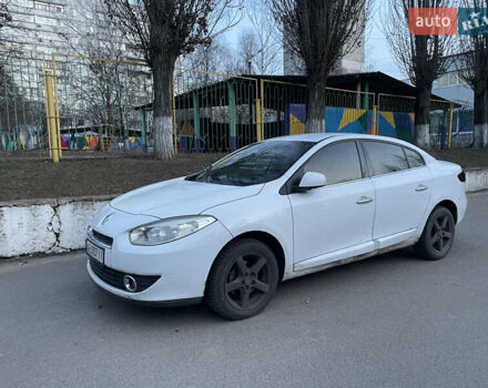 Белый Рено Флюенс, объемом двигателя 1.46 л и пробегом 300 тыс. км за 3800 $, фото 1 на Automoto.ua