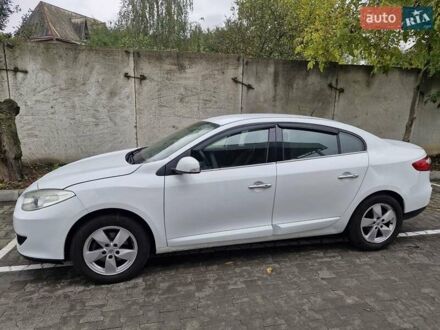 Белый Рено Флюенс, объемом двигателя 2 л и пробегом 163 тыс. км за 4200 $, фото 1 на Automoto.ua