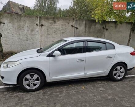 Белый Рено Флюенс, объемом двигателя 2 л и пробегом 163 тыс. км за 4200 $, фото 1 на Automoto.ua