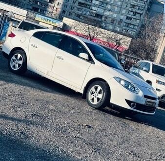 Белый Рено Флюенс, объемом двигателя 2 л и пробегом 189 тыс. км за 7100 $, фото 1 на Automoto.ua