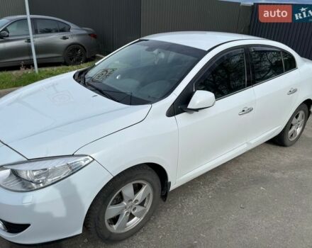 Белый Рено Флюенс, объемом двигателя 2 л и пробегом 178 тыс. км за 8500 $, фото 1 на Automoto.ua