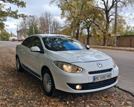Белый Рено Флюенс, объемом двигателя 1.5 л и пробегом 390 тыс. км за 5300 $, фото 1 на Automoto.ua