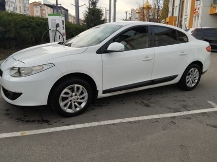 Рено Флюенс 2012 в Киеве на Automoto.ua Белый Рено Флюенс, объемом двигателя 0 л и пробегом 167 тыс. км за 6500 $, фото 1 на Automoto.ua