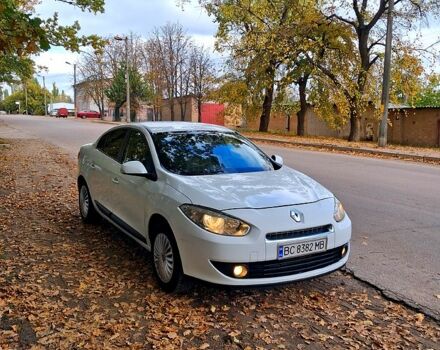 Белый Рено Флюенс, объемом двигателя 1.5 л и пробегом 390 тыс. км за 4999 $, фото 1 на Automoto.ua