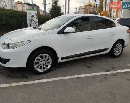 Белый Рено Флюенс, объемом двигателя 1.46 л и пробегом 168 тыс. км за 6500 $, фото 1 на Automoto.ua