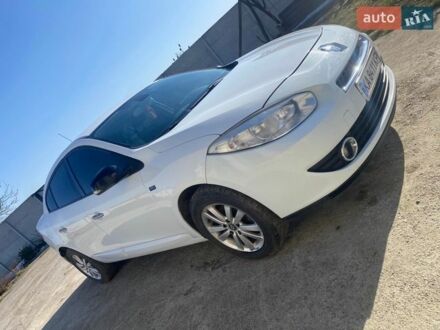 Белый Рено Флюенс, объемом двигателя 1.6 л и пробегом 268 тыс. км за 6800 $, фото 1 на Automoto.ua